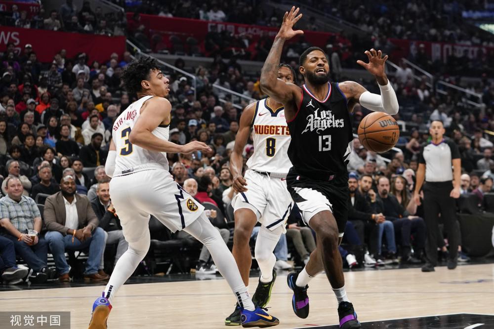 更显示出他 更显示出他