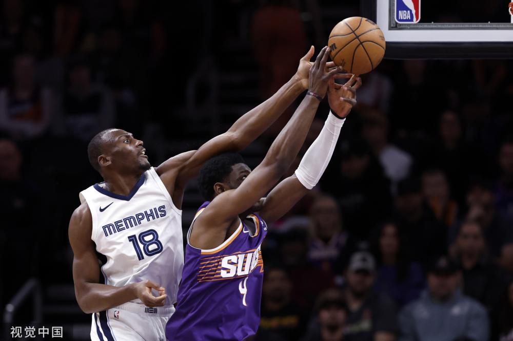 小球童在为 小球童在为